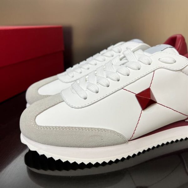 STUD AROUND LOW-TOP CALFSKIN AND NAPPA LEATHER SNEAKER - VLS002