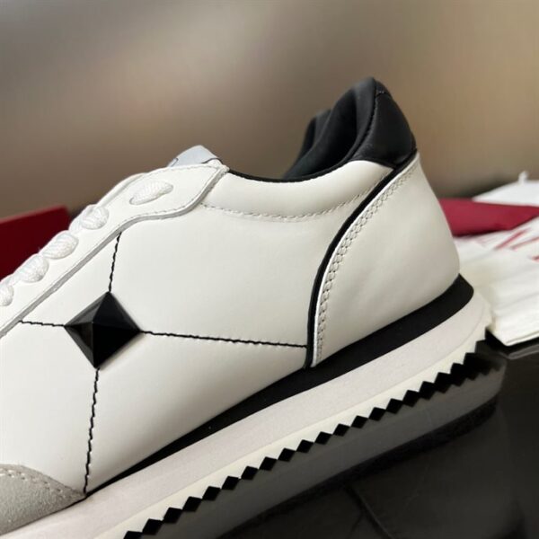 STUD AROUND LOW-TOP CALFSKIN AND NAPPA LEATHER SNEAKER - VLS006