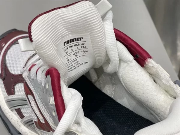 BALENCIAGA RUNNER SNEAKER IN BURGUNDY - BB132