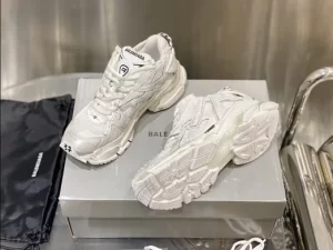 BALENCIAGA RUNNER SNEAKER IN WHITE - BB136