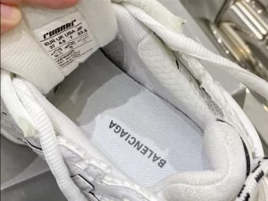 BALENCIAGA RUNNER SNEAKER IN WHITE - BB136