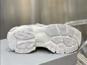 BALENCIAGA RUNNER SNEAKER IN WHITE - BB136