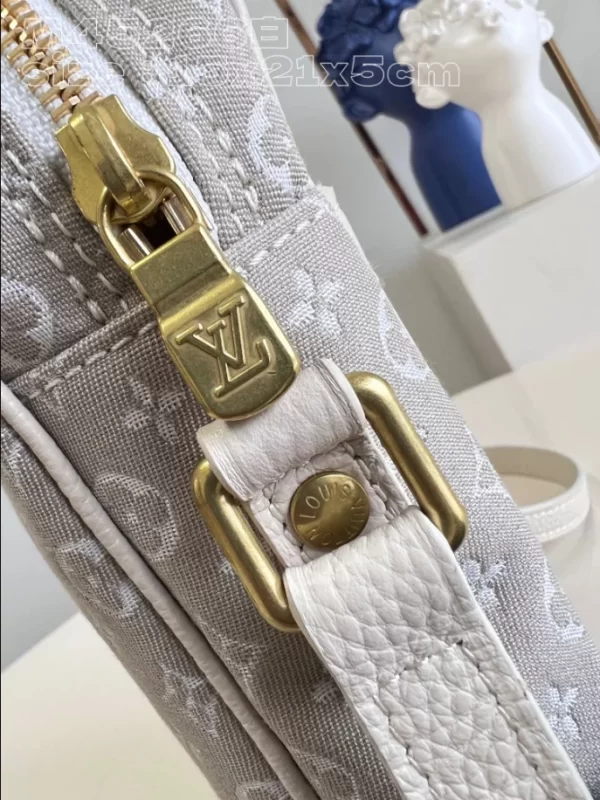 LOUIS VUITTON DANUBE CROSSBODY BAG - WLM602