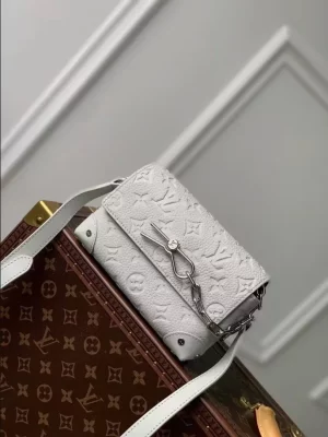 LOUIS VUITTON STEAMER WEARABLE WALLET - WLM584