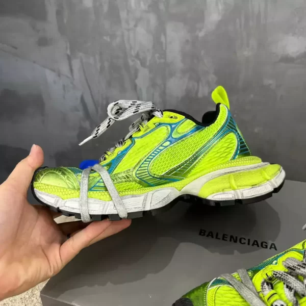 BALENCIAGA MEN'S 3XL SNEAKER IN FLUO YELLOW - BB151