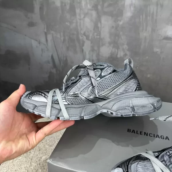 BALENCIAGA MEN'S 3XL SNEAKER IN GREY - BB152