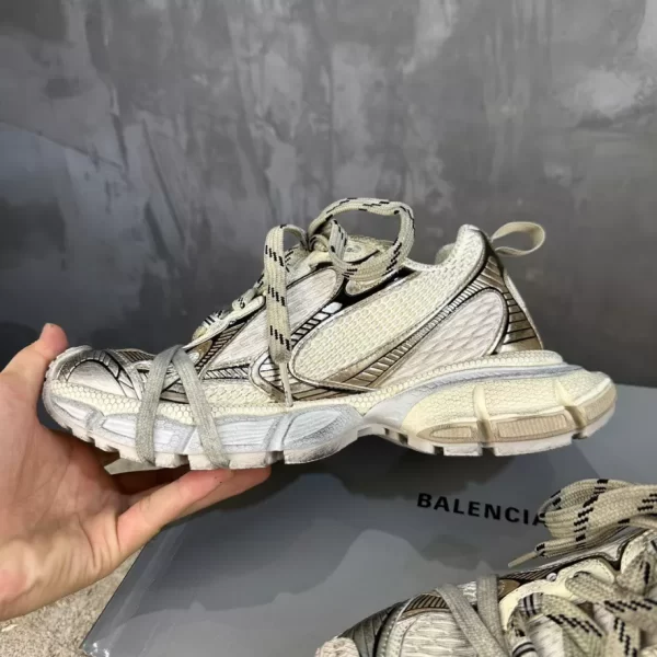 BALENCIAGA WOMEN'S 3XL SNEAKER - BB157