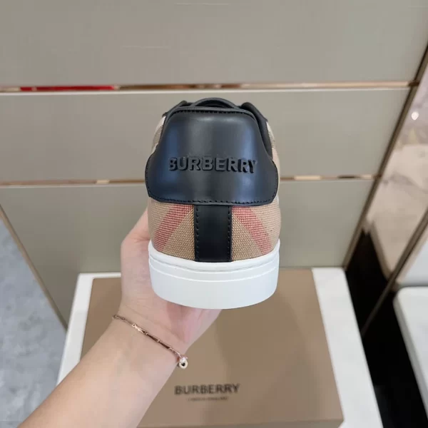 BURBERRY LEATHER AND CHECK COTTON SNEAKERS - BBR122