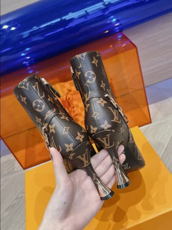 LOUIS VUITTON BOOT - WLS011