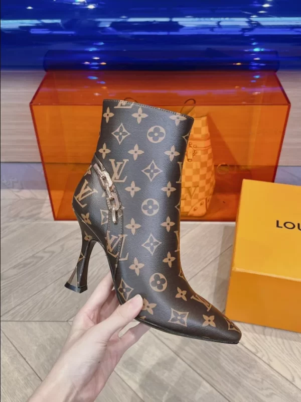 LOUIS VUITTON BOOT - WLS011