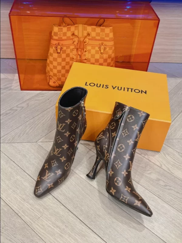 LOUIS VUITTON BOOT - WLS011