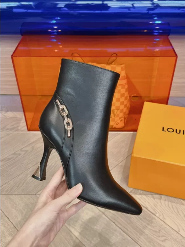 LOUIS VUITTON BOOT - WLS012