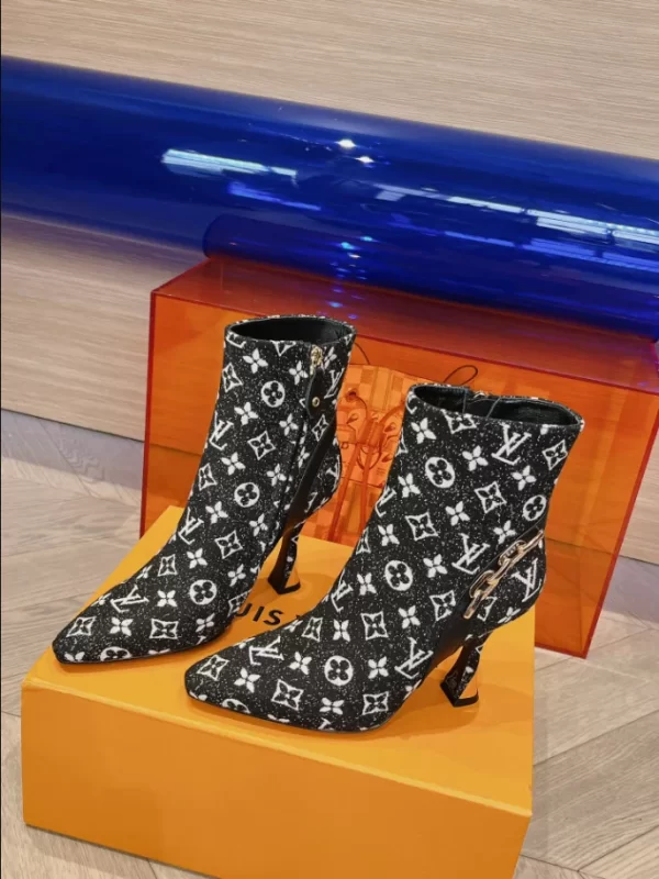 LOUIS VUITTON BOOT - WLS013