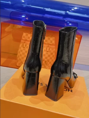 LOUIS VUITTON SHAKE ANKLE BOOT - WLS017