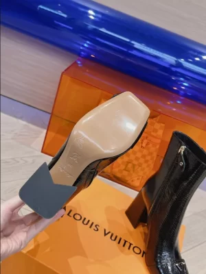 LOUIS VUITTON SHAKE ANKLE BOOT - WLS017