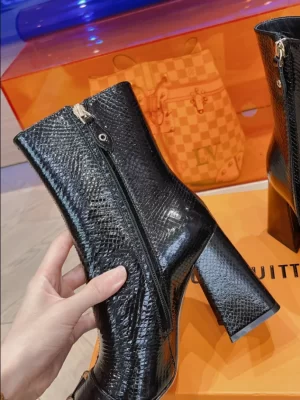 LOUIS VUITTON SHAKE ANKLE BOOT - WLS017