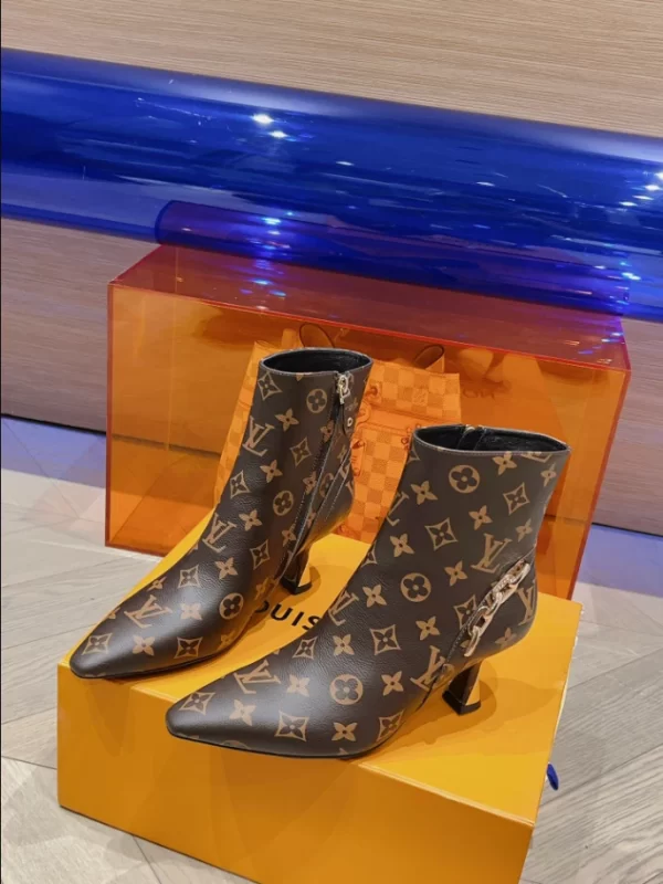 LOUIS VUITTON SPARKLE ANKLE BOOT - WLS004