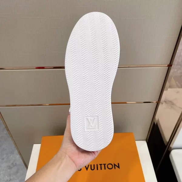 LV BEVERLY HILLS SNEAKER – LSVT301