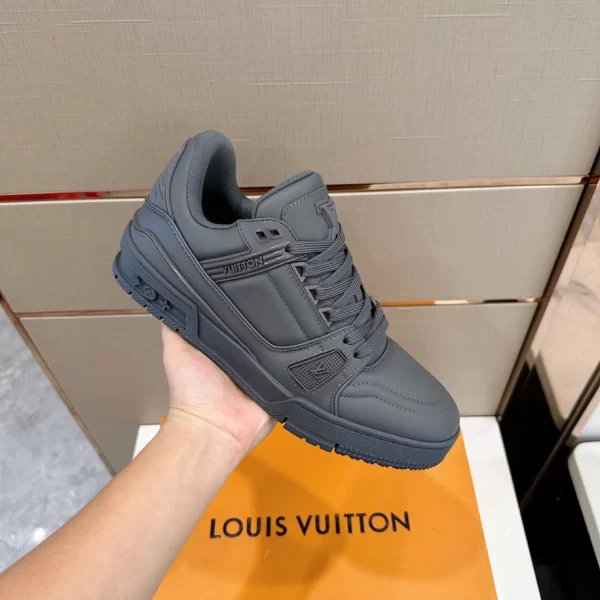 LV LV TRAINER SNEAKER – LSVT313