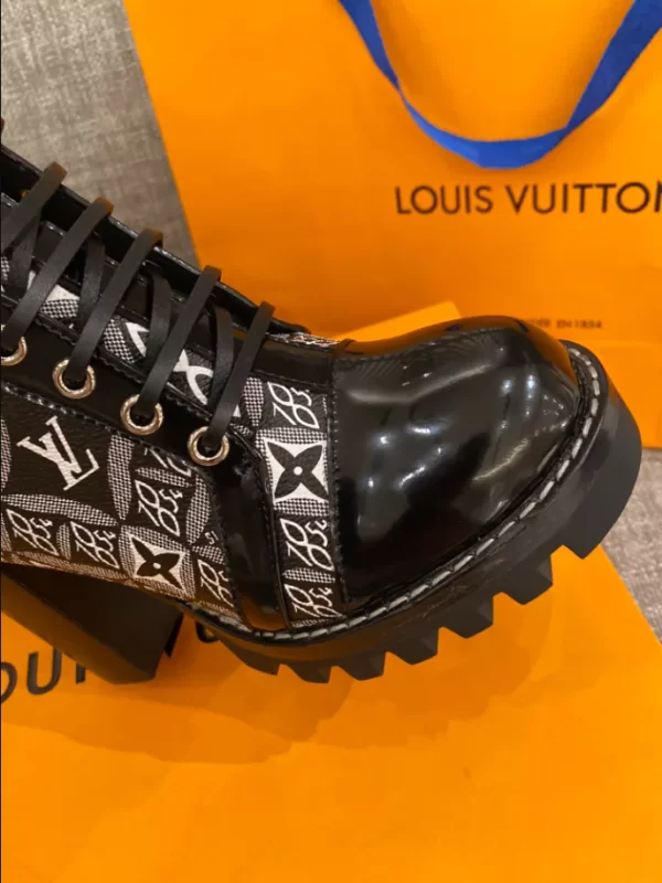 LV STAR TRAIL ANKLE BOOT