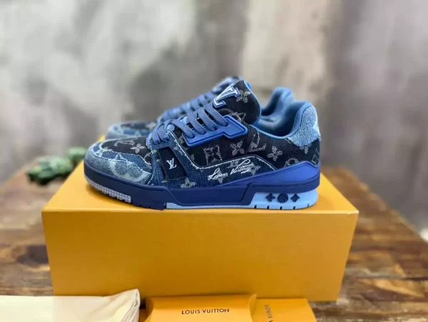 LV TRAINER SNEAKER – LSVT320