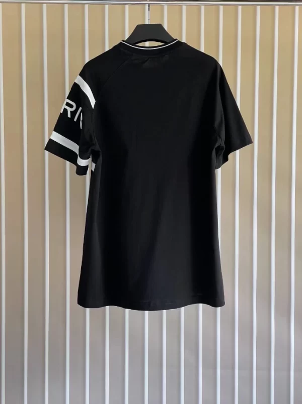 Givenchy T-shirt - GVS45