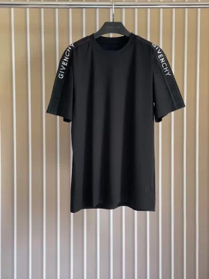 Givenchy T-shirt - GVS46