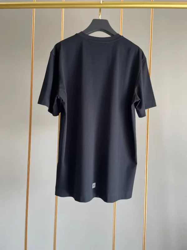 Givenchy T-shirt - GVS52