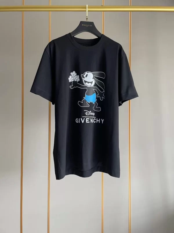 Givenchy T-shirt - GVS73