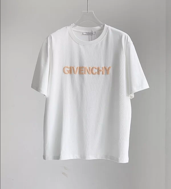 Givenchy T-shirt - GVS74