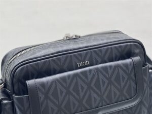 DIOR HIT THE ROAD MESSENGER BAG - DR016