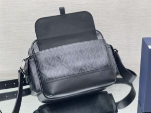 DIOR HIT THE ROAD MESSENGER BAG - DR016