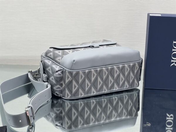 DIOR HIT THE ROAD MESSENGER BAG - DR017