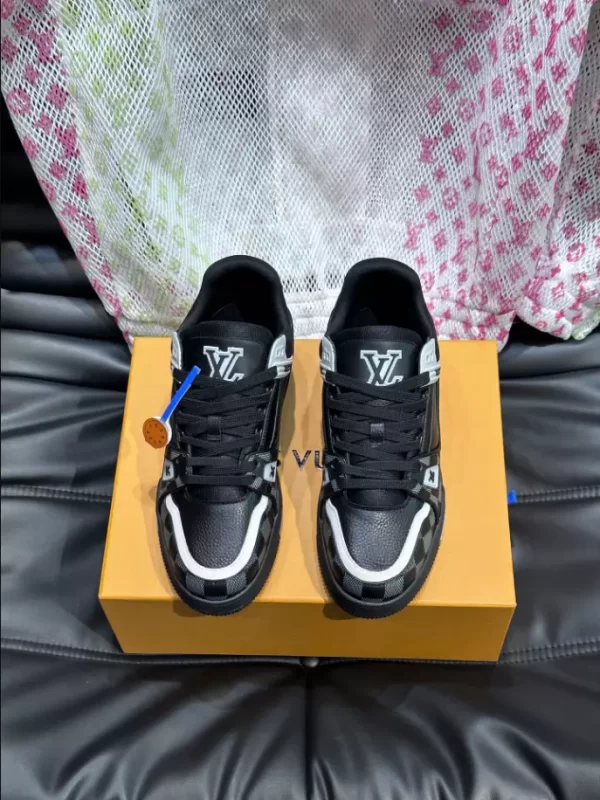 LV TRAINER SNEAKER – LSVT345