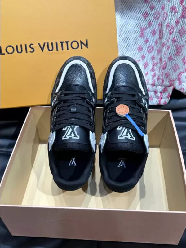 LV TRAINER SNEAKER – LSVT345