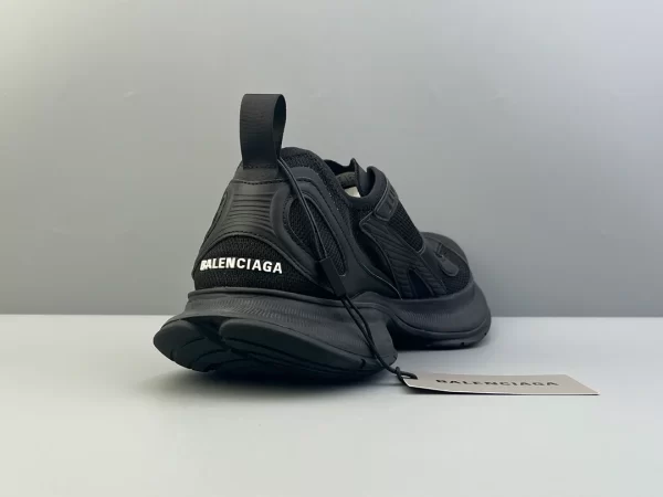 BALENCIAGA CIRCUIT SNEAKER IN BLACK - BB202