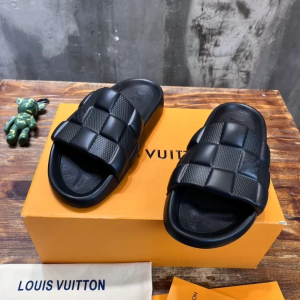 LOUIS VUITTON WATERFRONT MULE - LSVT143