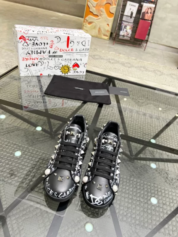 CHRISTIAN LOUBOUTIN LOW TOP SNEAKER - CL150