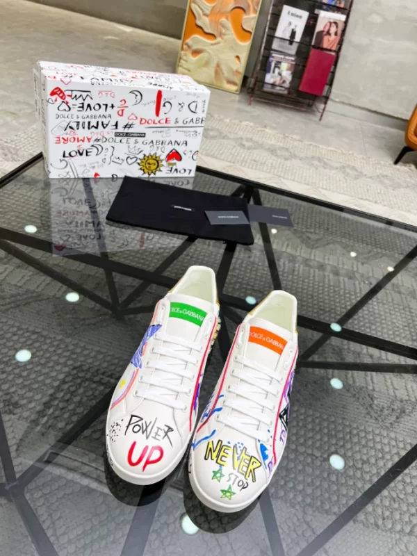 CHRISTIAN LOUBOUTIN LOW TOP SNEAKER - CL151