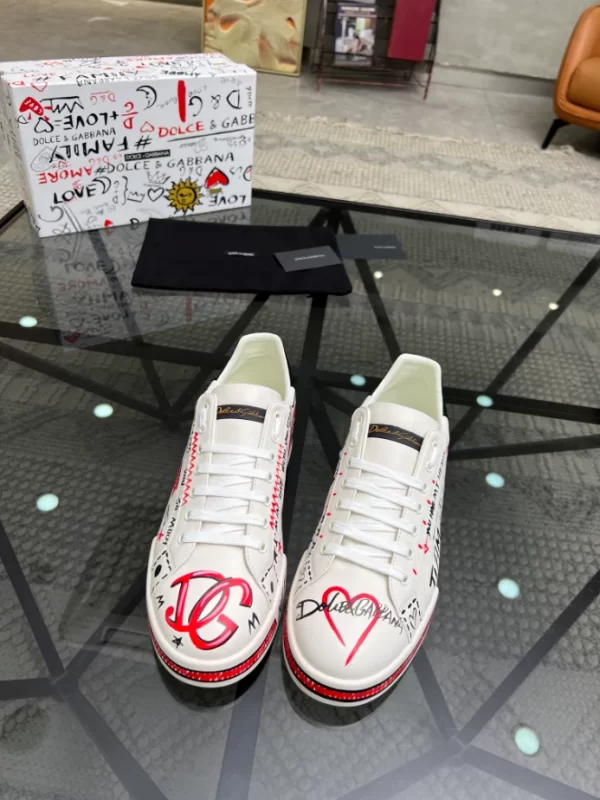 CHRISTIAN LOUBOUTIN LOW TOP SNEAKER - CL154