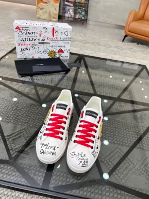 CHRISTIAN LOUBOUTIN LOW TOP SNEAKER - CL155