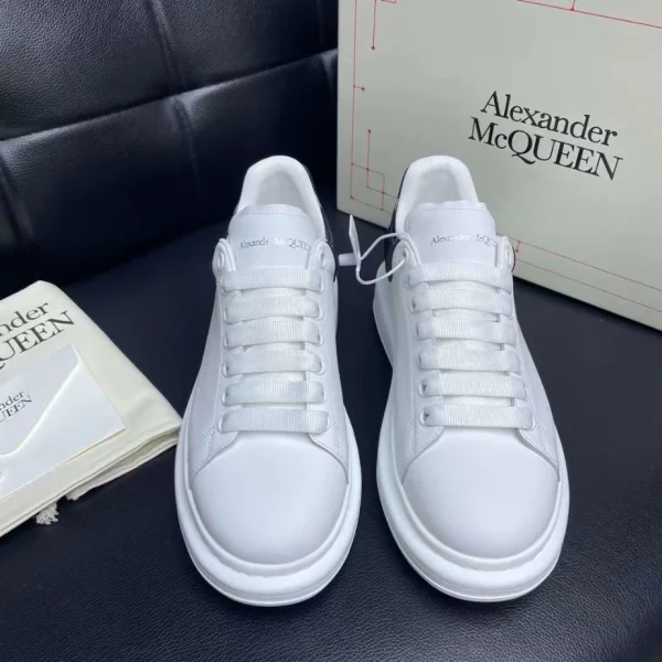 ALEXANDER MCQUEEN OVERSIZED SNEAKER - AM35