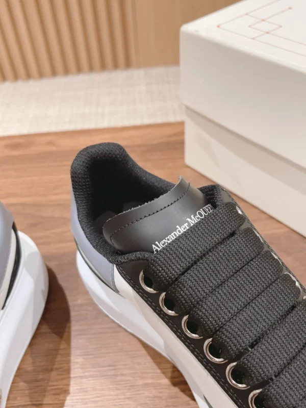 ALEXANDER MCQUEEN OVERSIZED SNEAKER - AM40