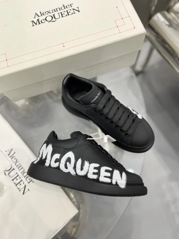 ALEXANDER MCQUEEN OVERSIZED SNEAKER - AM46