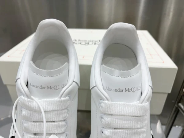 ALEXANDER MCQUEEN OVERSIZED SNEAKER - AM47