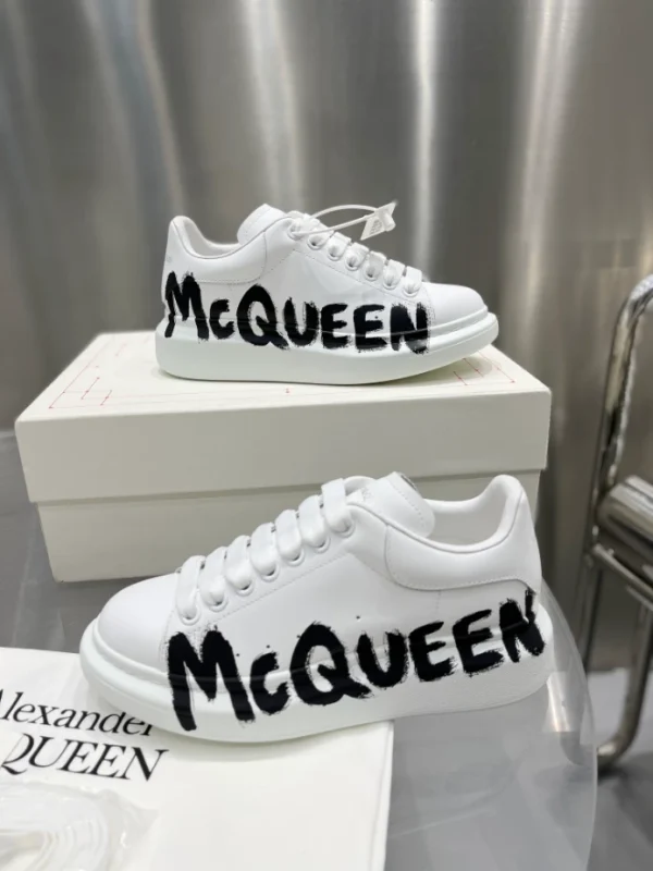 ALEXANDER MCQUEEN OVERSIZED SNEAKER - AM47