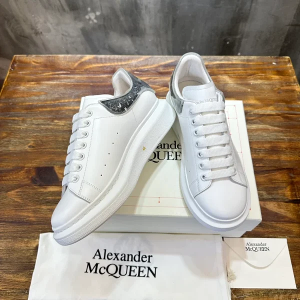 ALEXANDER MCQUEEN OVERSIZED SNEAKER - AM55