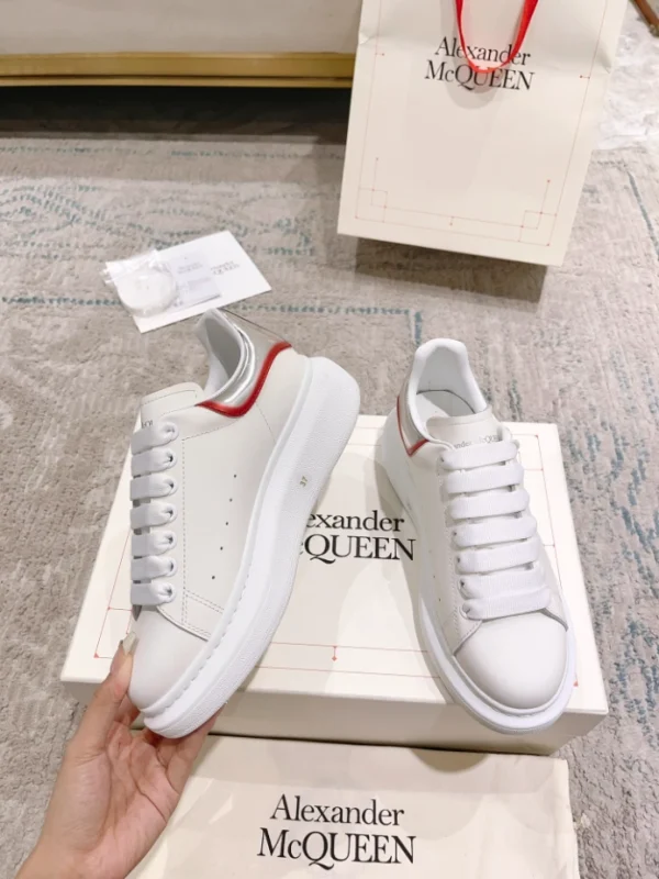 ALEXANDER MCQUEEN OVERSIZED SNEAKER - AM60