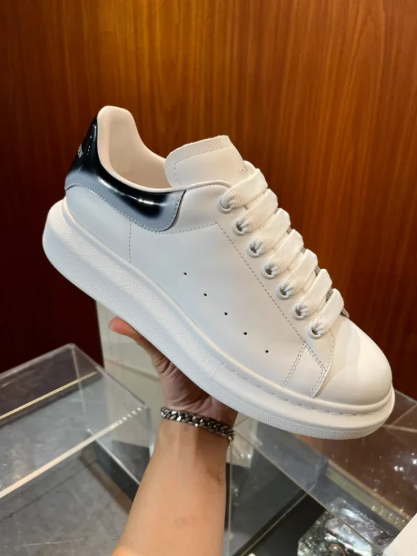 ALEXANDER MCQUEEN OVERSIZED SNEAKER - AM61