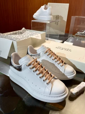 ALEXANDER MCQUEEN OVERSIZED SNEAKER - AM63